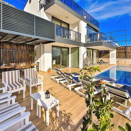 Luxury With Private Pool, Sea Views, And Sauna Villa *